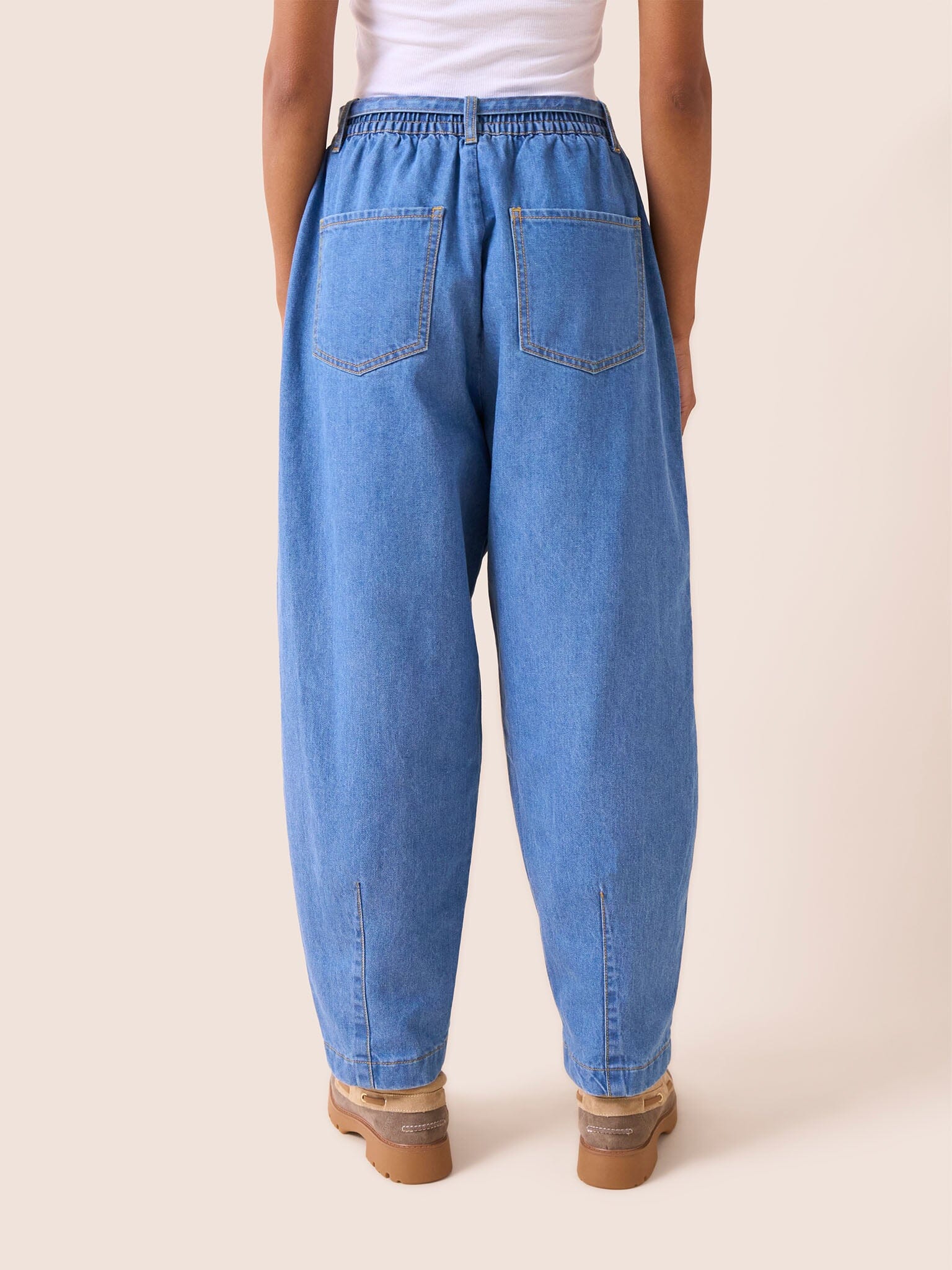 Madeleine Barrel Leg Jeans in Midwash Bottoms- Gandys