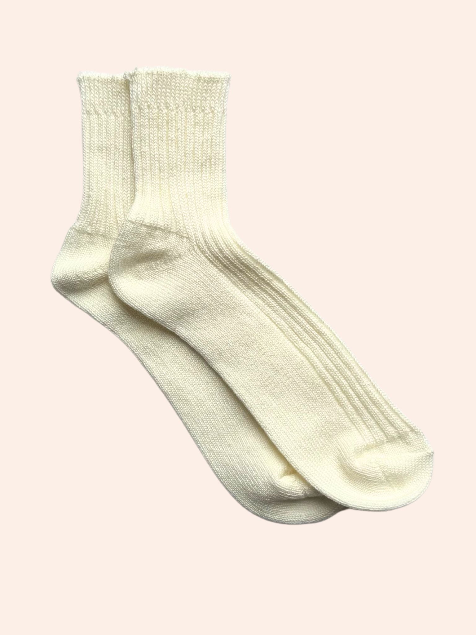 White Nishiguchi Kutsushita Linen Ribbed Socks Accessories- Gandys