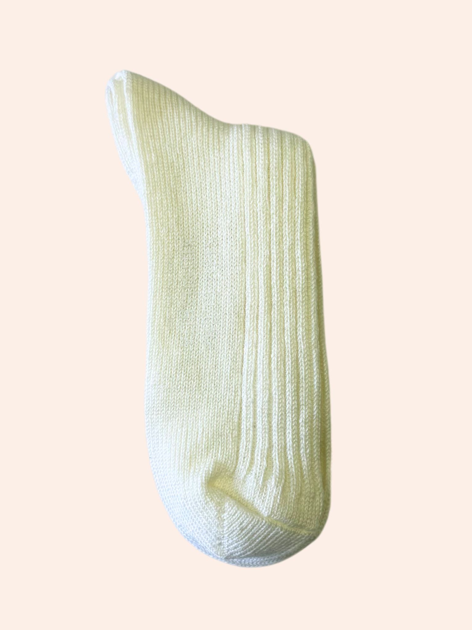 White Nishiguchi Kutsushita Linen Ribbed Socks Accessories- Gandys