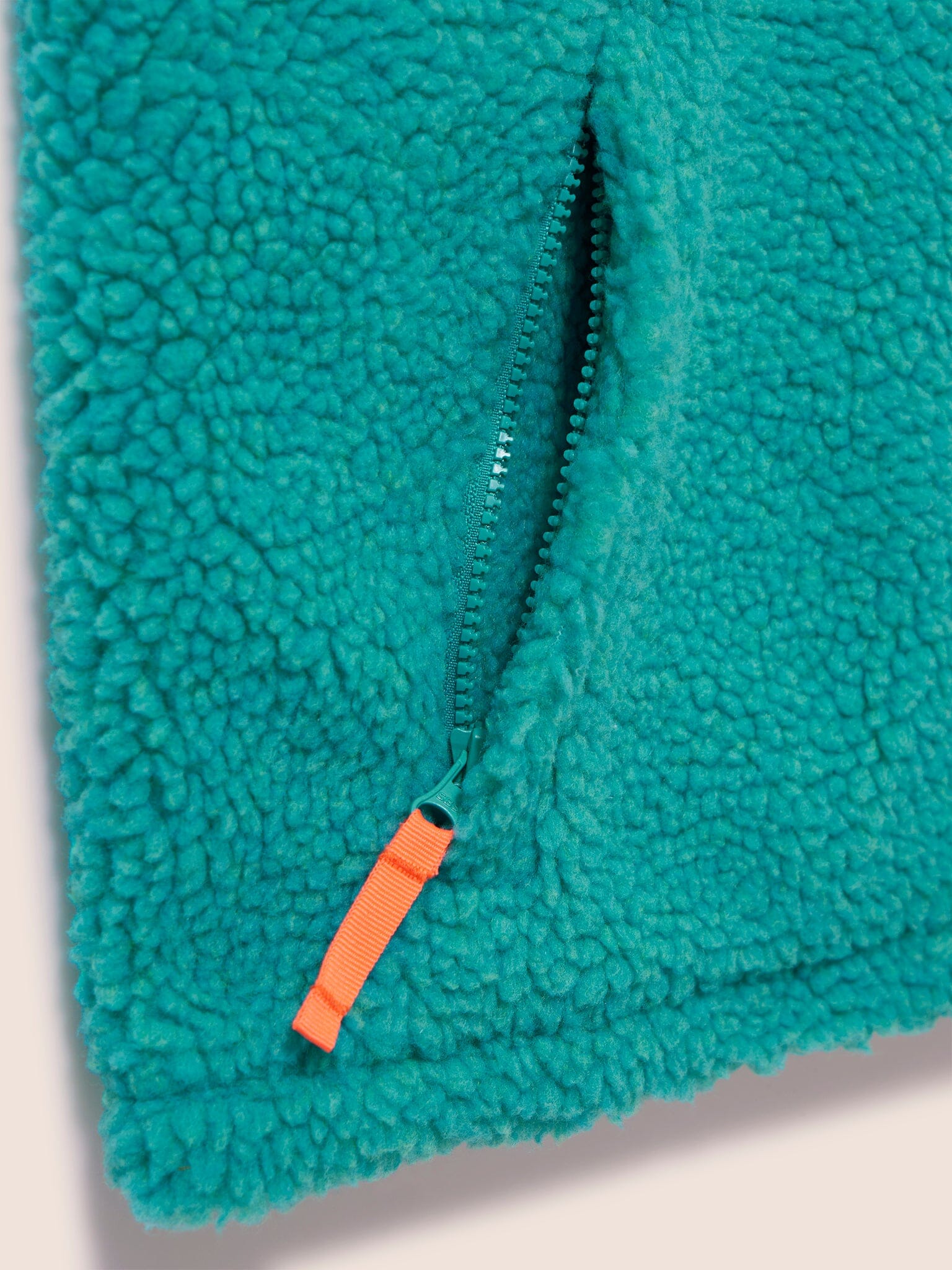 Fleece Gilet in Green Layering- Gandys