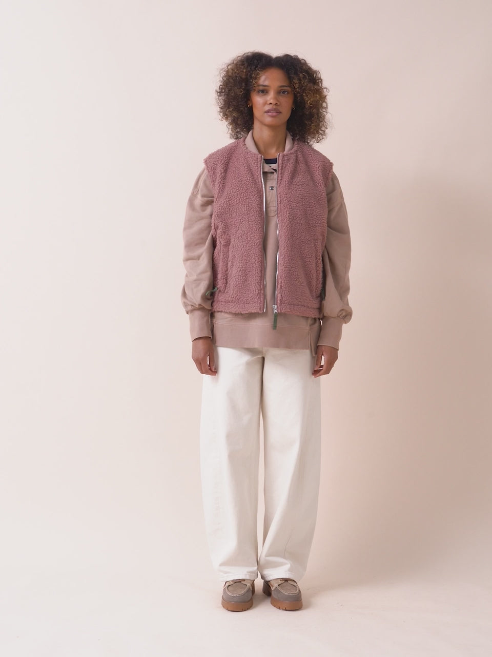 めるみ　HYEON ballerina gilet Harlem Recycled Fleece Gilet in Pink